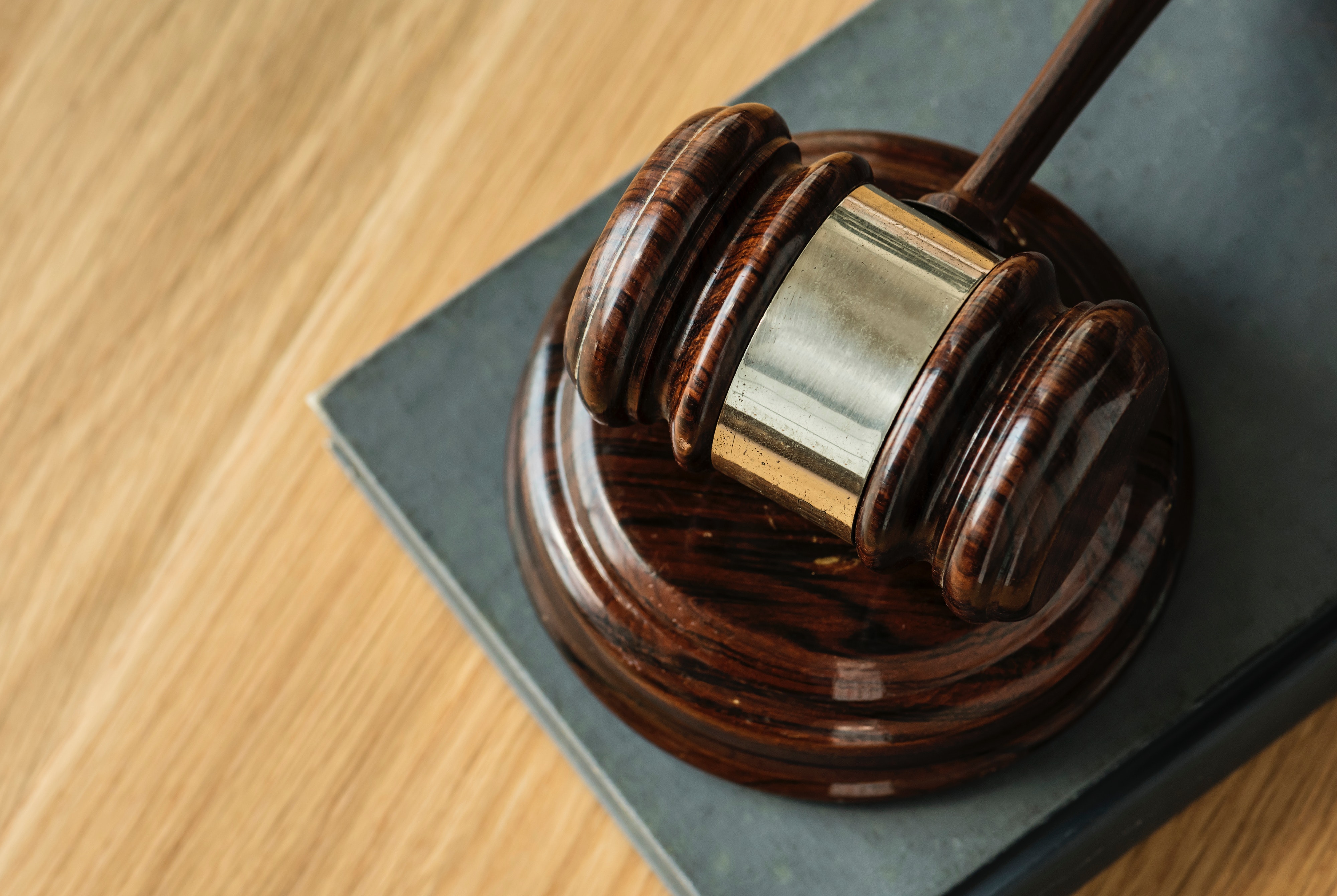 background-close-up-court-gavel